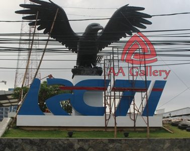 Pembuatan dan Pemasangan Patung Elang RCTI Pembuatan dan Pemasangan Patung Elang RCTI